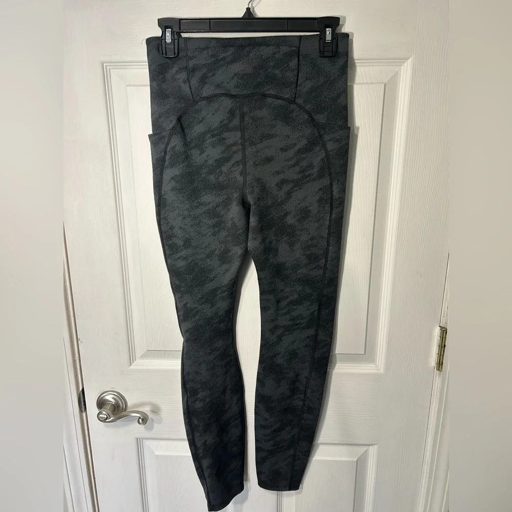 The North Face W Sunset Jacquard Leggings. Black. Womens size Medium. UPF 40+ - Picture 5 of 9